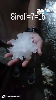 🇮🇱 India: In the city of Sirahi in the state of Rajasthan, a huge hailstone the size of a palm fell tonight and caused damage. Solomon weather.