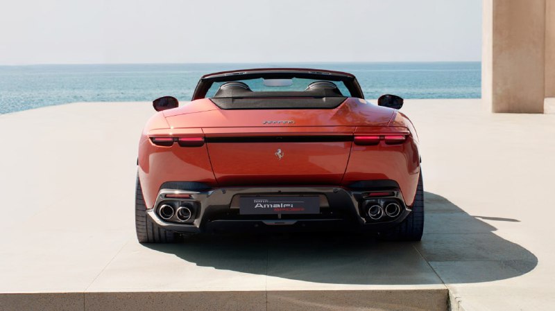Ferrari показала открытую версию своей самой доступной модели — Amalfi Spider. Родстер получил мягку 6