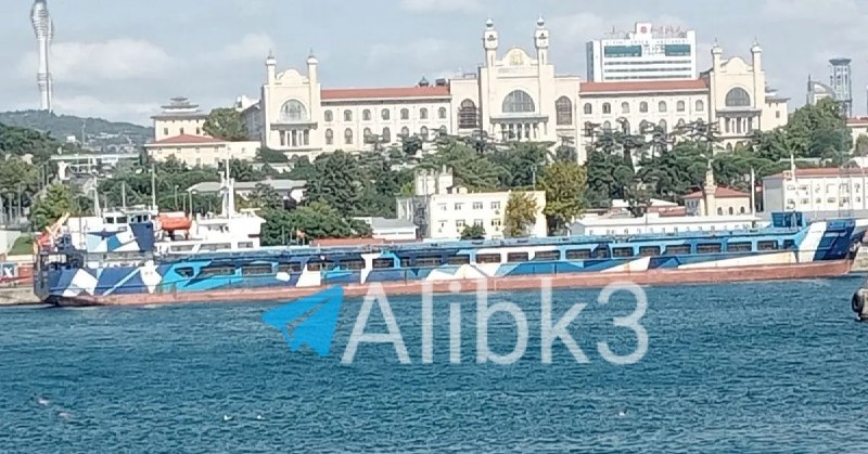 ספינות משא רוסיות מתחילות להשתמש בטכנולוגיית הסוואה ימית ("הסוואה שגויה") בים השחור לאחר סדרה של התקפות מל"…