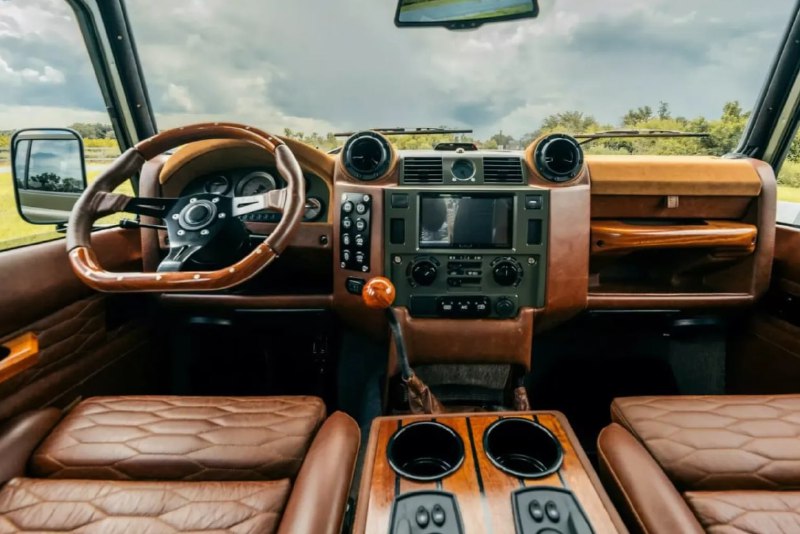 Классический Land Rover Defender превратили в 700-сильный рестомод 4
