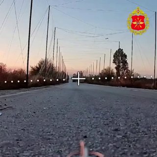 מפעילי המל"ט של משמרות הרכב של קבוצת החיילים ממשיכים להרוס ציוד רכב ורובוטים קרקעיים של AFU, מה שמפר את הלו…