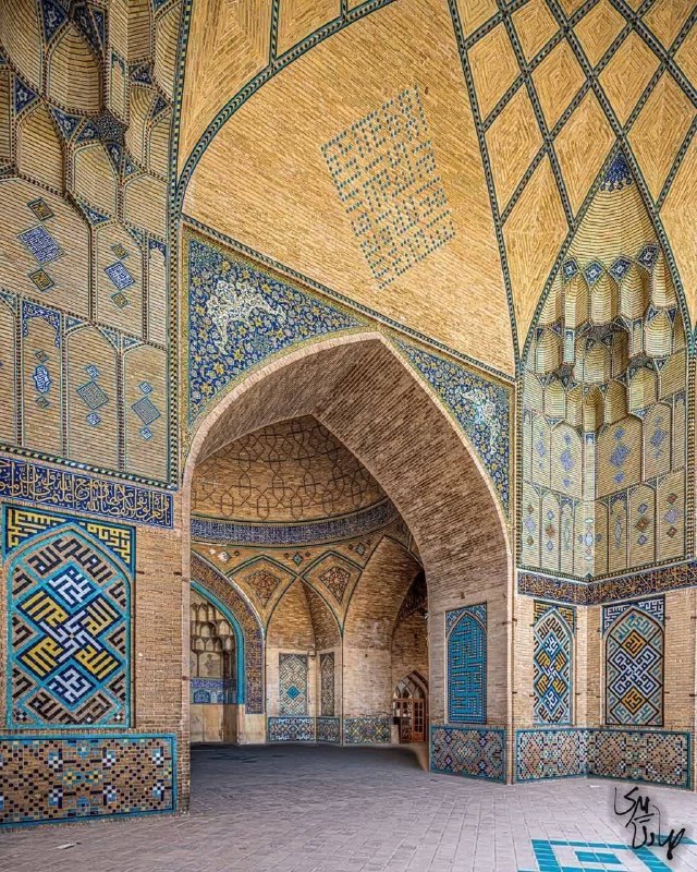 ■ کانال اصفهانی ها ■: 📣📷 مسجد حکیم اصفهان🔸 مسجد حکیم از یادگارهای روزگار صفوی است که در میانه سده هفدهم میلادی، به همت حکیم داوود، پزشک دربار