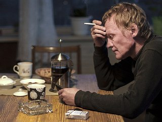 Актёра Алексея Серебрякова госпитализировали из-за обострения хронического бронхита и запретили курить. Он смолит с 13 лет и выкуривает по 2 пачки в день.В декабре 61-летняя звезда "9 роты", "Груза 200" и "Левиафана" на четыре дня попал в больницу в состоя