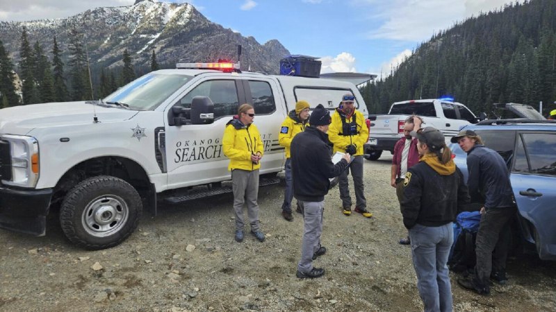 Three climbers fell 400 feet to their death. One climber survived and drove to a pay phone