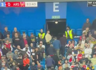 🚨Arsenal fans leave their match against Brighton early