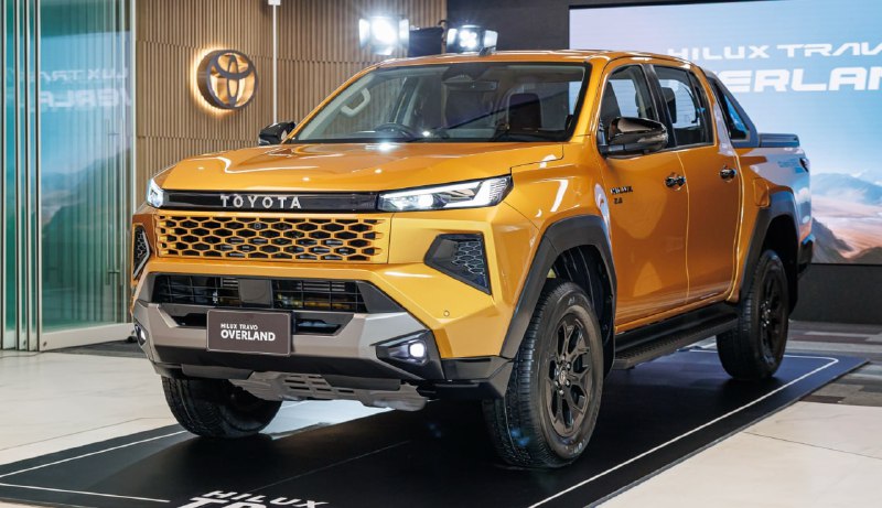 Toyota представила Hilux нового поколения 6