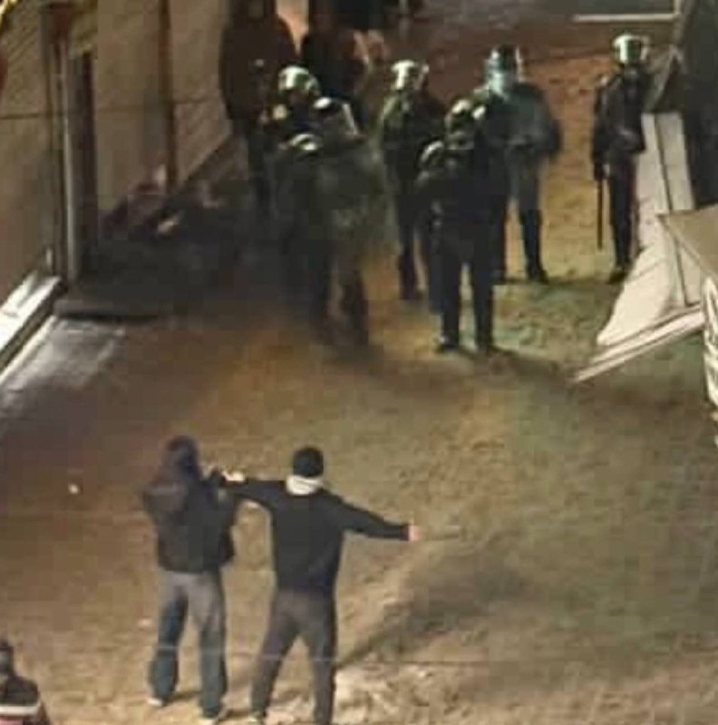 卐سرز؎ﮰنـ آرﮰإﮰﮰ卐: این شجاعت برای پیروزیه انقلاب ۴۰۴ بود!ما ادامه داریم، ما محکوم به پیروزی هستیم...هستیم بر آن عهدی که بستیم. #جاوید_شاه @