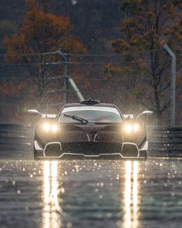 Pagani Huayra R 9