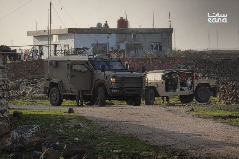Israel arrested a man during an invasion of the vicinity of the town of Hadar in the Quneitra countryside.