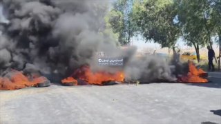 במחאה נגד הריסת בתים, אזרחים חוסמים את הכביש השנתי בכירכוכ.