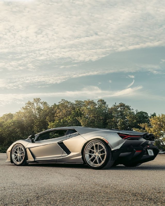 Lamborghini Revuelto 9