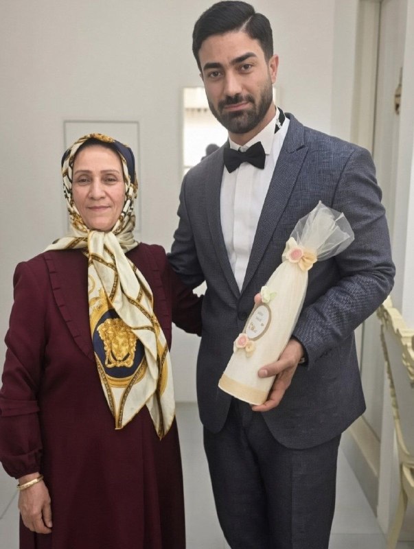 واریته: پست مادر جاویدنام حمید مهدوی، آتش نشانی که در حال کمک به مردم کشته شد.@variety_channel
