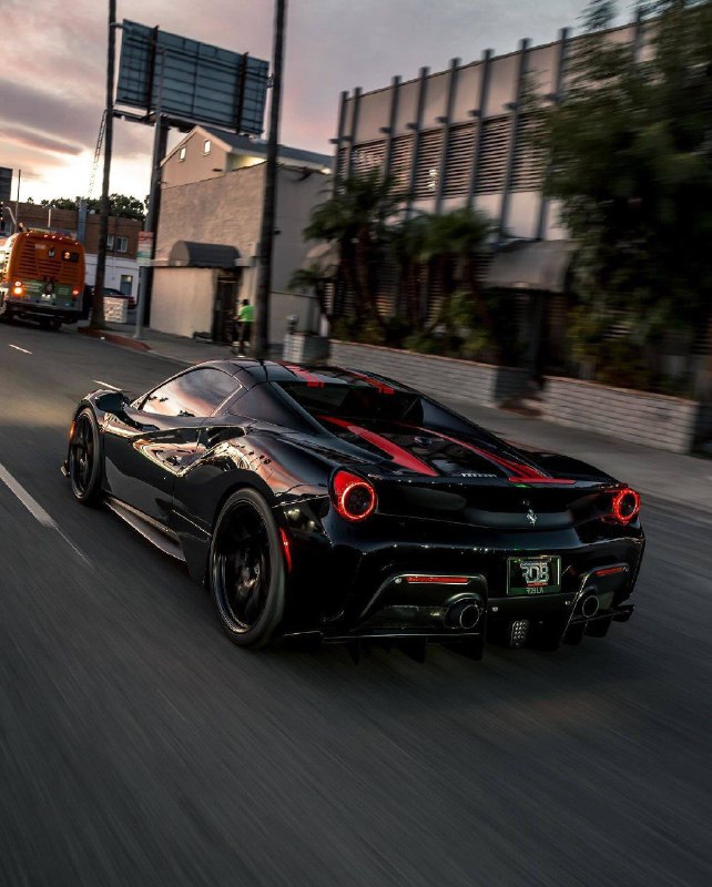 Ferrari Pista Spyder 4