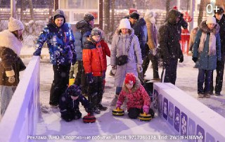 Если вы вдруг подумали: "Эх, сейчас бы зарубиться в кёрлинг", у нас для вас хорошая новость — это можно легко сделать в Москве.В столице пройдёт "Неделя кёрлинга", которую организовал Департамент спорта города Москвы. Площадок много, но в порядке живой оче