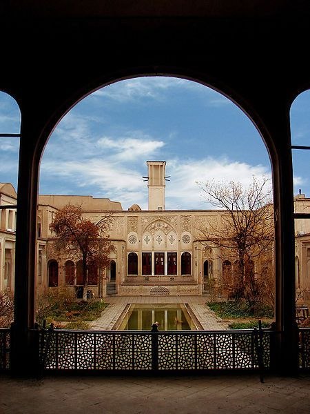 کافه کتاب ☕: شکوهِ معماری در قلب کاشان#معماری #کاشانشکوهِ معماری در قلب کاشان#معماری #کاشان