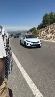 В прототип нового Bugatti Tourbillon за €3,8 млн врезался обычный Volkswagen во время тестов Bugatti ехал за белой Kia, которая внезапно затормозила. Водитель гиперкара успел остановиться, а водитель Volkswagen сзади не успел и врезался в заднюю часть прот