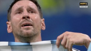 Сборная Аргентины вышла в 1/4 финала ЧМ-2026 после победы над командой Египта.Египтяне забили голы на 15-й и 67-й минутах. Аргентинцы свой первый мяч забили на 79-й минуте, на 83-й они сравняли счет, а на 92-й — вышли вперед.Капитан сборной Аргентины Лионе