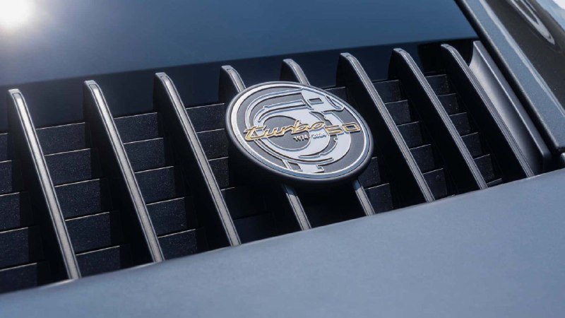 Porsche 911 Turbo получил юбилейную спецверсию 4