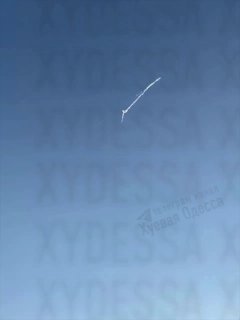 על פי הדיווחים בסרטון נראה מטוס מיג-29 אוקראיני מתרסק באזור אודסה לאחר שלטענת טיל אוויר-אוויר עלה באש במהלך…