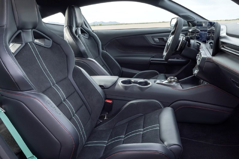 Ford представил Mustang мощностью 800 л.с. 3
