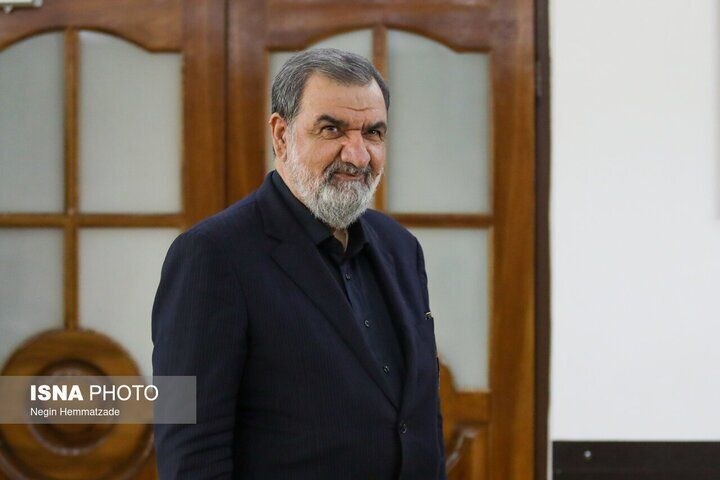 محمد تاجیک/دیپلماسی صله رحم را جدی بگیریم: رضایی: شهید لاریجانی مدیری توانمند در حوزههای سیاسی و امنیتی بوددبیر شورای عالی امنیت ملی در دیدار با خانواده شهید علی
