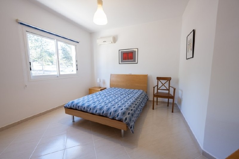 2-bed ground floor apartment with pool in Kato Paphos photo 6
