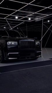 Полностью черный Mansory Cullinan с черно-белым салоном, дополненный карбоновыми