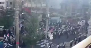 בעיר פוג'יסאווה, יפן, אנשים ביצעו יירוטים נרחבים בגלל בניית המסגד הראשון בעיר זו