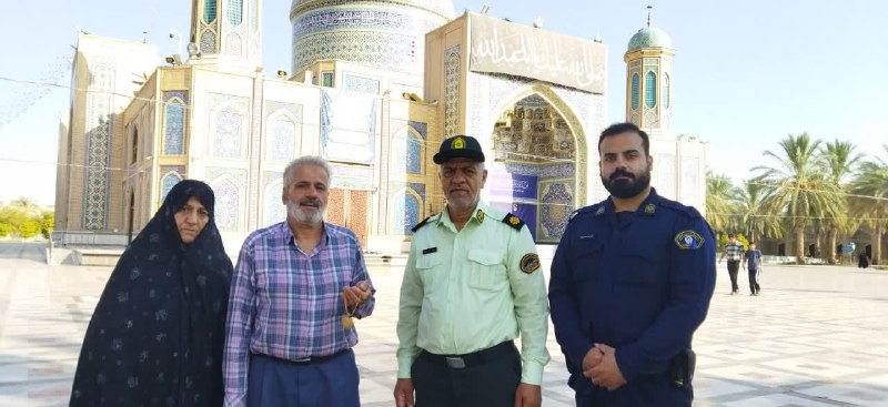 طبسیا 🌴: #آستان_مبارک 🔰 گردنبند طلای زائر یزدی در حرم مطهر حضرت حسین بن موسی‌الکاظم(ع) پیدا و به صاحبش تحویل داده شد.🔸️ در ایام د