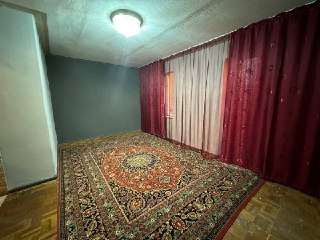Продается 1-комнатная, переделанная в 2-х комеатную. Авиосозлар