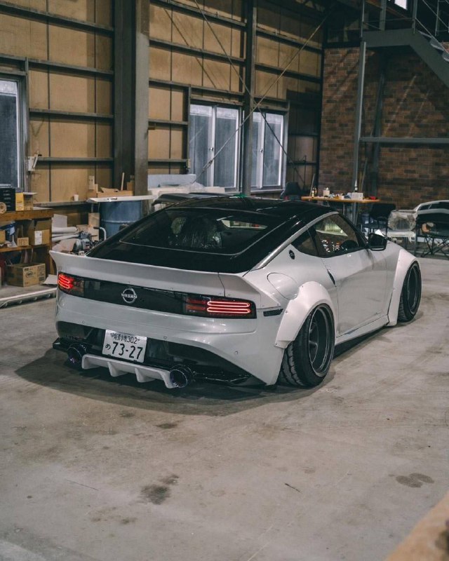 Liberty Walk собрала первое купе Nissan Z в обвесе собственной разработки 6