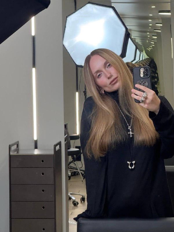 Увидела в аккаунте SENECA, что у них скидки на все бренды, в том числе и на Maria Nila 💙Весной тестировала, сейчас активно работаю — матовой глиной CLAY от этого бренда. Матовая, сильной фиксации, подвижная, легко растирается в руках и удобна в нанесении, без явного запаха 👍🏻Увидела в аккаунте SENECA, что у них скидки на все бренды, в том числе и на Maria Nila 💙Весной тестировала, сейчас активно работаю — матовой глиной CLAY от этого бренда. Матовая, сильной фиксации, подвижная, легко растирается в руках и удобна в нанесении, без явного запаха 👍🏻