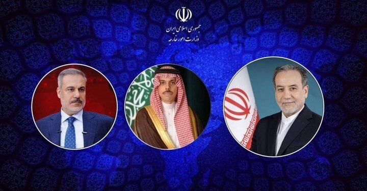 ایران خبر: گفتگوی تلفنی وزیر امور خارجه کشورمان با وزرای امور خارجه عربستان و ترکیه🔹عراقچی شامگاه شنبه در تماس‌های تلفنی جداگانه با