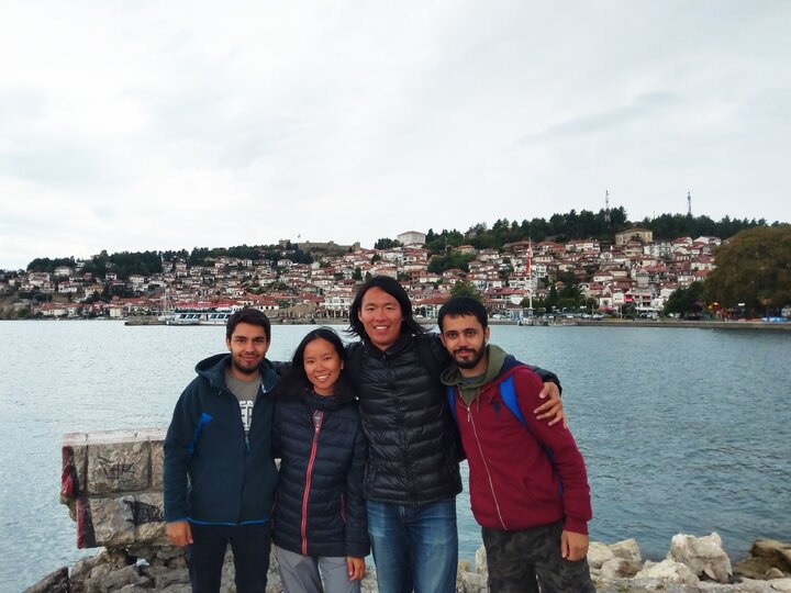 教土耳其小兄弟搭便車