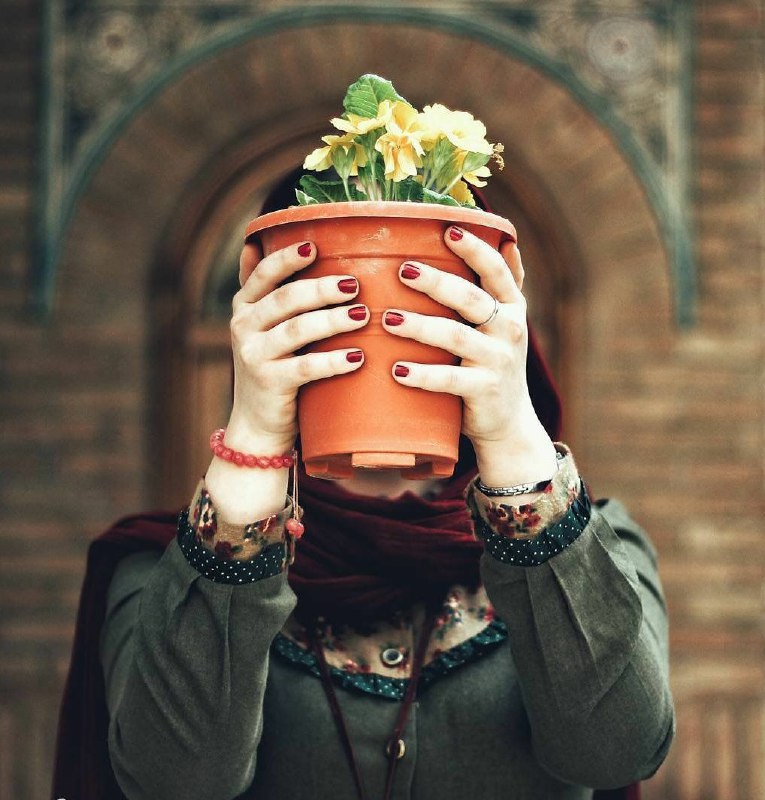 𝐵𝑜𝑜𝑘: وجود خویش راآنطور که هست بپذیر و بدان که توتنها در قبال خودتو خدای خودت مسئول هستی،نه در مقابل افکار و احساساتکسانی که