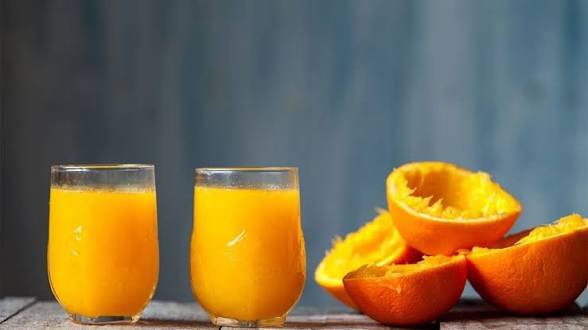 شبکه باران: چرا نوشیدن آب‌پرتقال در وعده صبحانه مضر است؟ 🍊▫️هرگز نباید هنگام صبحانه آبمیوه مصرف شود. زیرا تحقیقات نشان می‌دهد مصرف آ