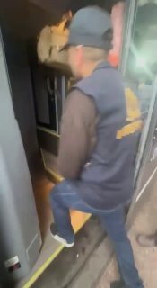 משטרת ישראל מודיעה: איתרנו את מלי וליאל באוטובוס בארגנטינה, כשהן בריאות ושלמות. צפו בתיעוד.