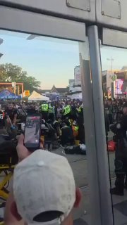 🇬🇧 Manchester, England — A machete fight broke out in the Hulme area.Follow us -> LiveLeak