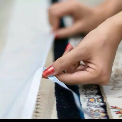 eight: محافظ ریش فرش حریر 📌۱۲متری= ۱۶۸۰۰۰ تومان ۹متری= ۱۴۸۰۰۰ تومان۶متری= ۱۲۵۰۰۰ تومانساخت=🇮🇷🇮🇷🇮🇷🇮🇷🎨رنگبندی= کرم و شیری⭕️ثبت سف