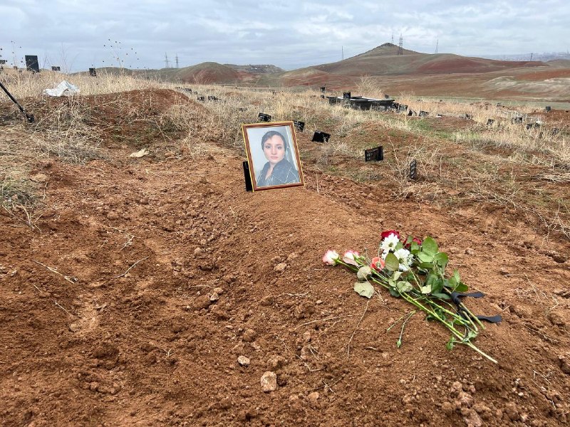 В Армении похоронили убитую чеченку Айшат БаймурадовуСегодня, 27 марта, на Нубарашенском кладбище в Ереване похоронили 23-летнюю чеченку Айшат Баймурадову, которую убили в октябре прошлого года, передает телеграм-канал «Свобода (не) за горами». Все эти мес