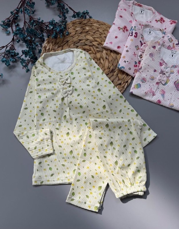 پخش بچگانه نی نی ناز👫: 👚👖نام کالا: بلوز شلوار دخترانه 🔍🧵جنس پارچه: کشباف 🔢 سایزبندی: ۳۵/۴۰/۴۵ 💰قیمت استثنایی: ۳۳۰۴۰۰ تومان💻کدکالا:۱۴۹۴۶