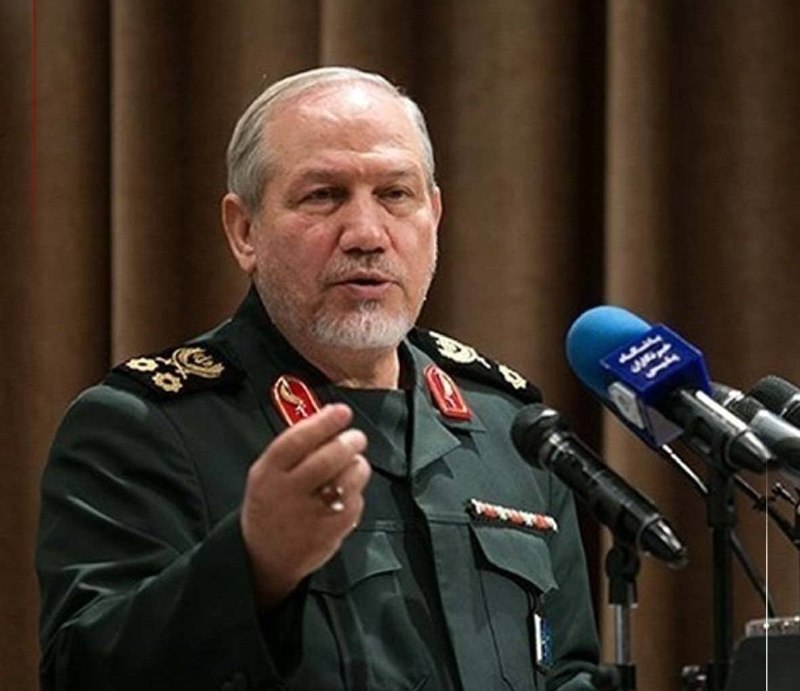 روزنامه ایران: ⭕ پیام تبریک سرلشکر پاسدار دکتر سید یحیی صفوی به مناسبت ۳۱ مردادماه، روز صنعت دفاعیسرلشکر پاسدار دکتر سید یحیی صفوی دستی