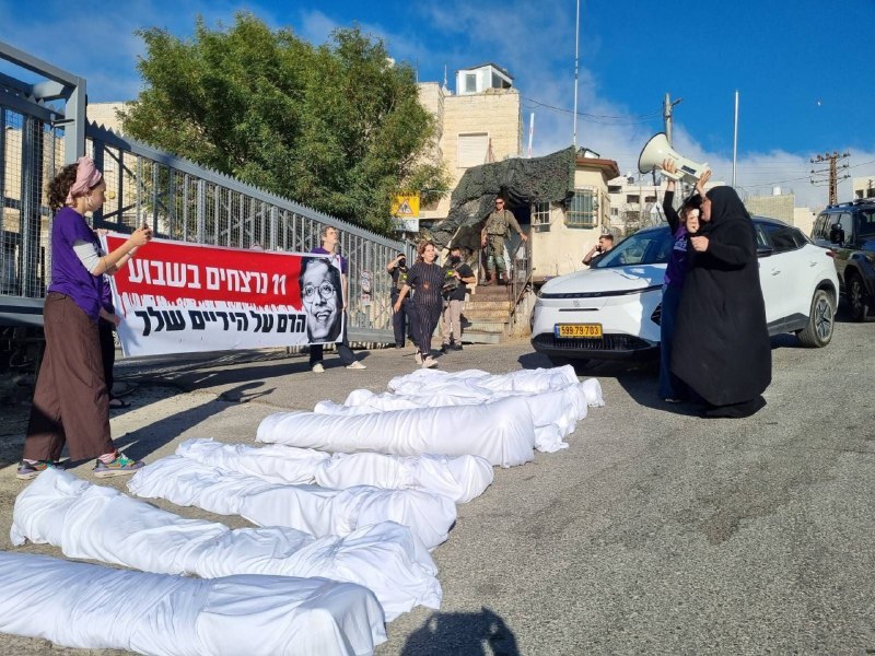 מחאה בקריית ארבע: פעילי "מקום לכולנו" מול בית בן גביר על גל הרציחות