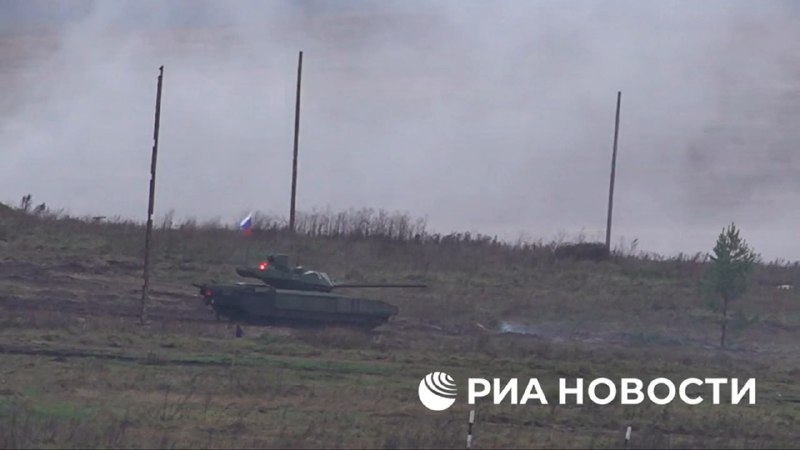🇷🇺️ - ה-T-14 ארמטה הוצא להצגה.