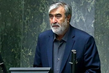 دیده بان ایران: ✅ عزیزی:🔴 ترامپ به جای فریبکاری درباره تنگه هرمز نگران امنیت خود باشد🔹 رئیس کمیسیون امنیت ملی و سیاست خارجی مجلس با انتق