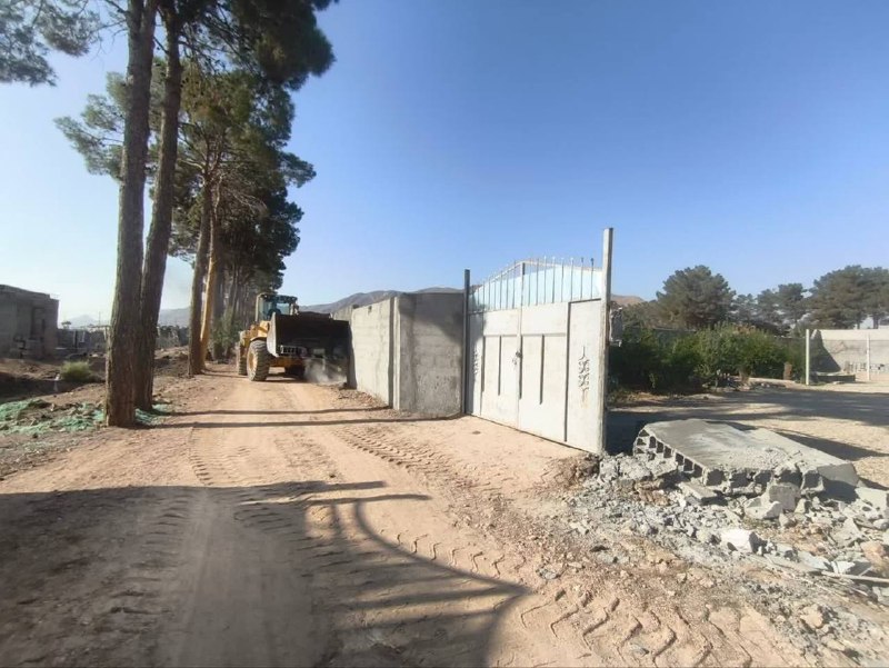 شهرستان مبارکه: 🔻قلعوقمع ۱۸ ساختوساز غیرمجاز در روستای باغملکمدیر جهاد کشاورزی شهرستان مبارکه گفت: 🔹در اجرای احکام قضایی، ۱۸ فقره ساخت