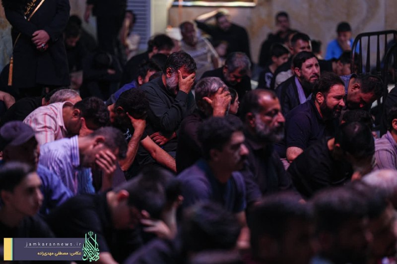 مسجد مقدس جمکران: #قاب_فیروزه_ای ⚫️ روضه پدر در خانه پسر؛ روایت تصویری عزاداری شهادت امام حسن عسکری علیه‌السلام در جمکران▫️ در سالروز شهاد