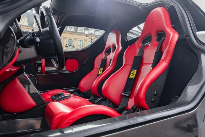На аукционе RM Sotheby's за эту Ferrari рассчитывают выручить больше 5 миллионов евро — всё из-за ре 4