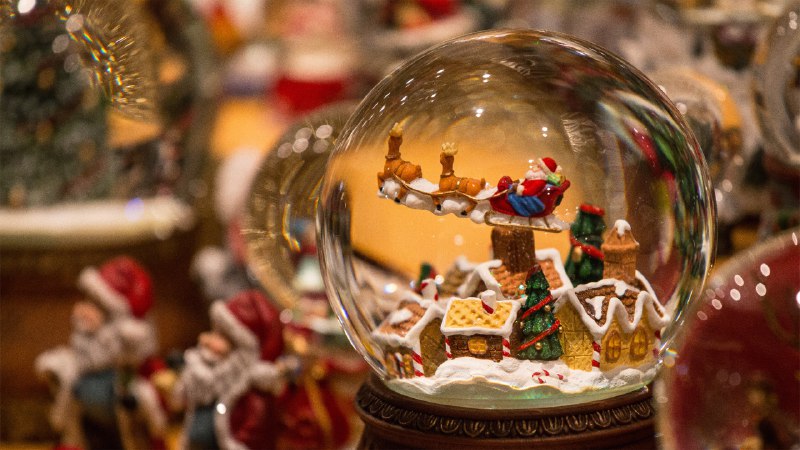 Have yourself a very merry Christmas!Christmas market scene in Germany (© Cyril Gosselin/Getty Images)