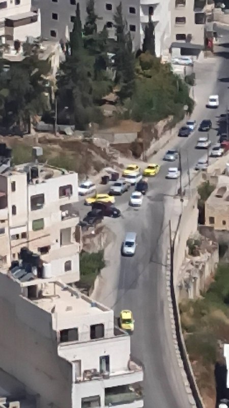 דחוף: רכבי כיבוש נמצאים מול אל-קוני דחלט, ליד סופרמרקט חוואש